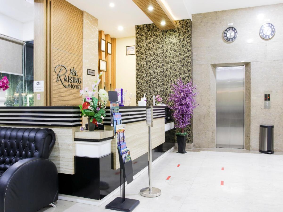 Vaccinated Staff - Capital O 454 Raising Hotel Makassar Luaran gambar