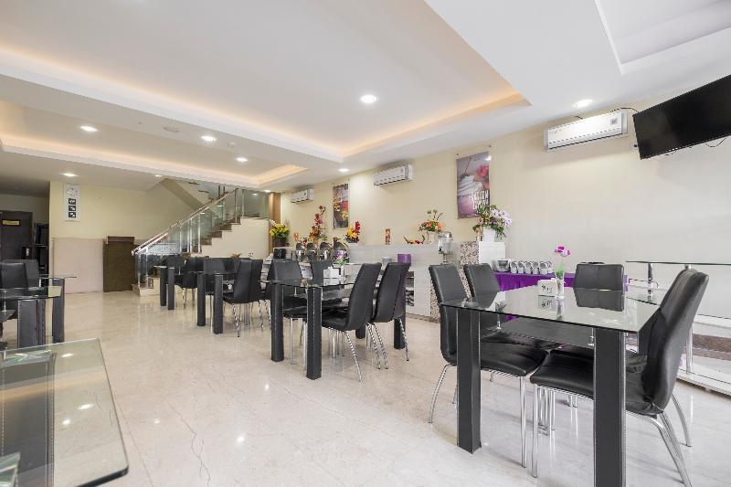 Vaccinated Staff - Capital O 454 Raising Hotel Makassar Luaran gambar